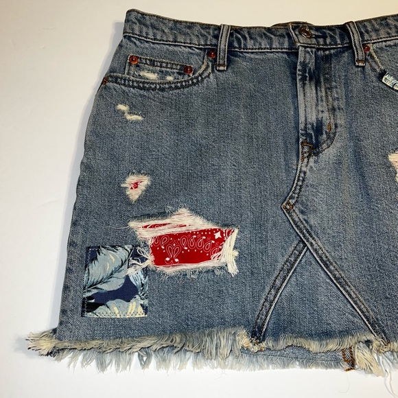 GAP Denim Patchwork Distressed Medium Wash Mini Skirt NWT Sz 27 - Picture 7 of 13